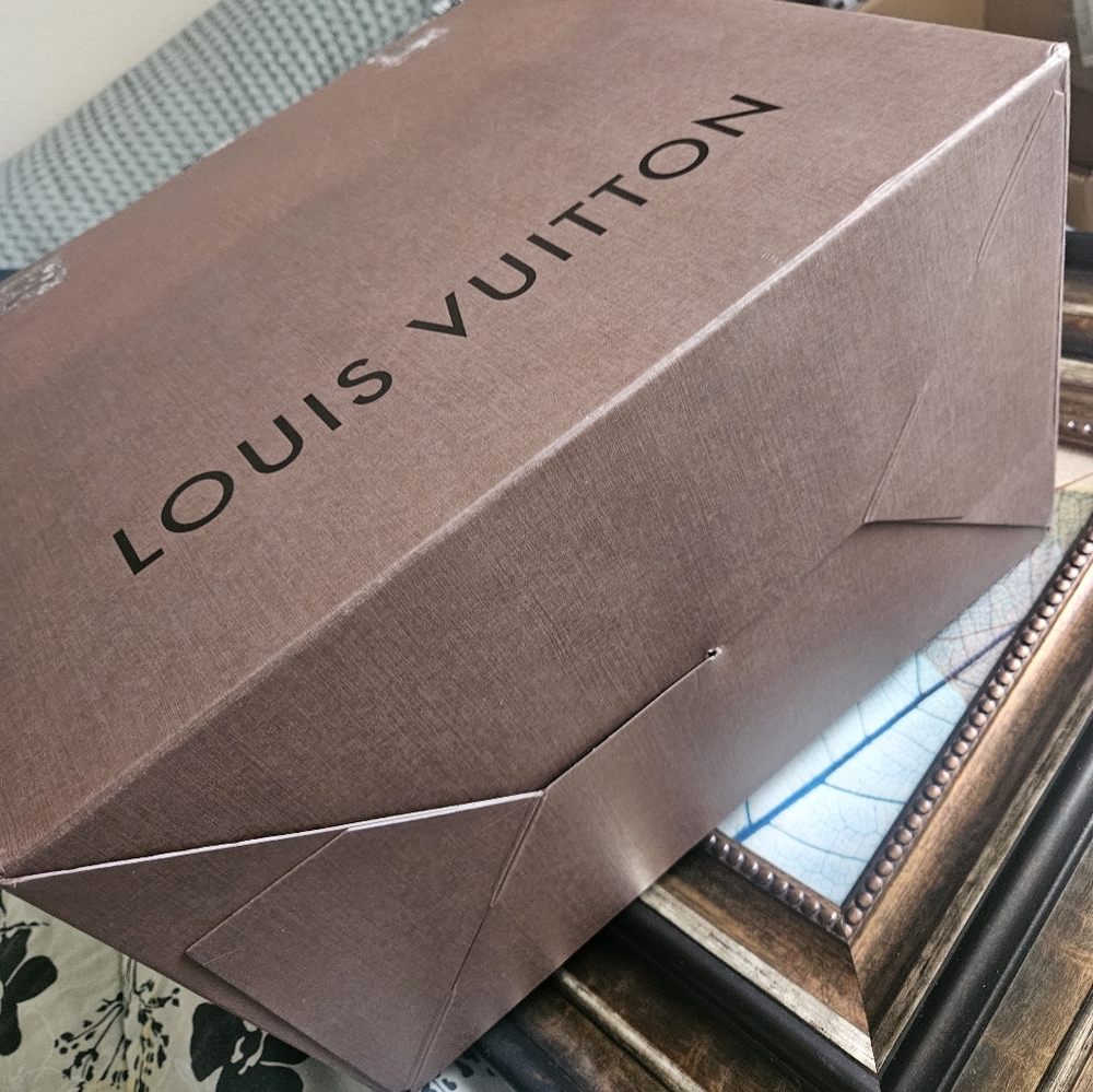 Authentic Louis Vuitton big empty box - Picture 6 of 8